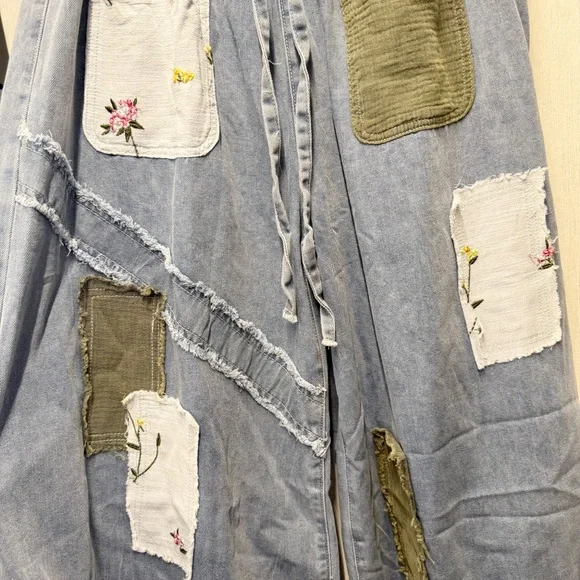 NWOT POL Floral Patchwork Denim Joggers, Size Medium - Picture 7 of 13